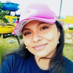 Meet your Posher, Adela del socorro